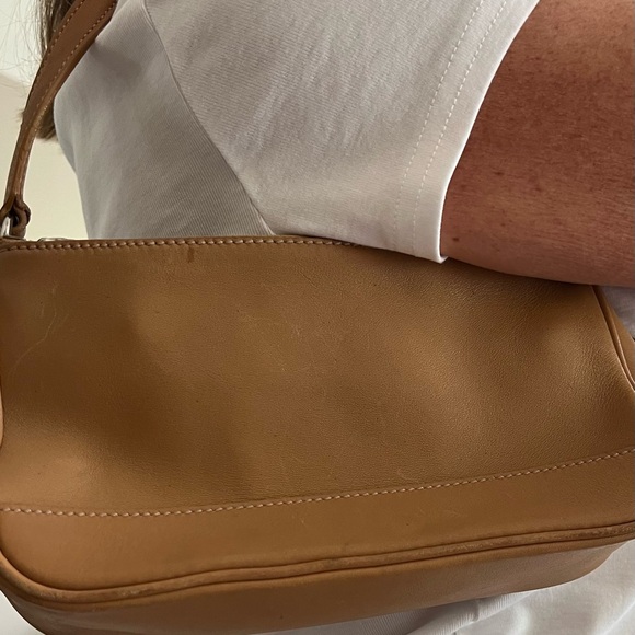 Coach bag- vintage small leather purse. Smoke free pet free home. Cute bag!! - Picture 12 of 12